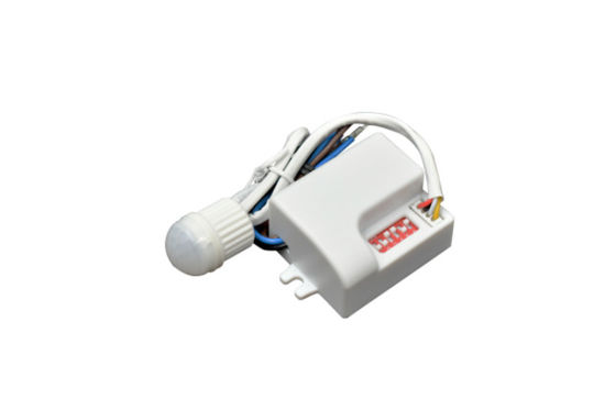 ขนาดคอมแพคท์ แบ่งทํางาน ON / OFF PIR Sensor 4m Max การติดตั้งเหมาะสําหรับไฟเพดาน